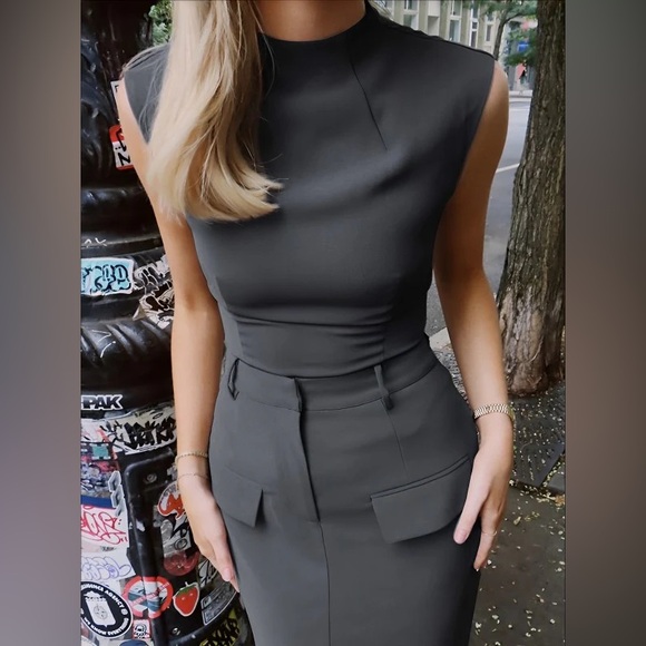 Commense Solid Stand Collar Tank Top - Picture 5 of 11